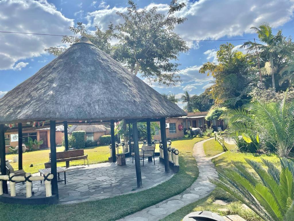 Reed Mat Lodge Lusaka Exterior photo