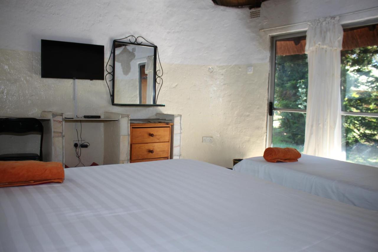Reed Mat Lodge Lusaka Exterior photo
